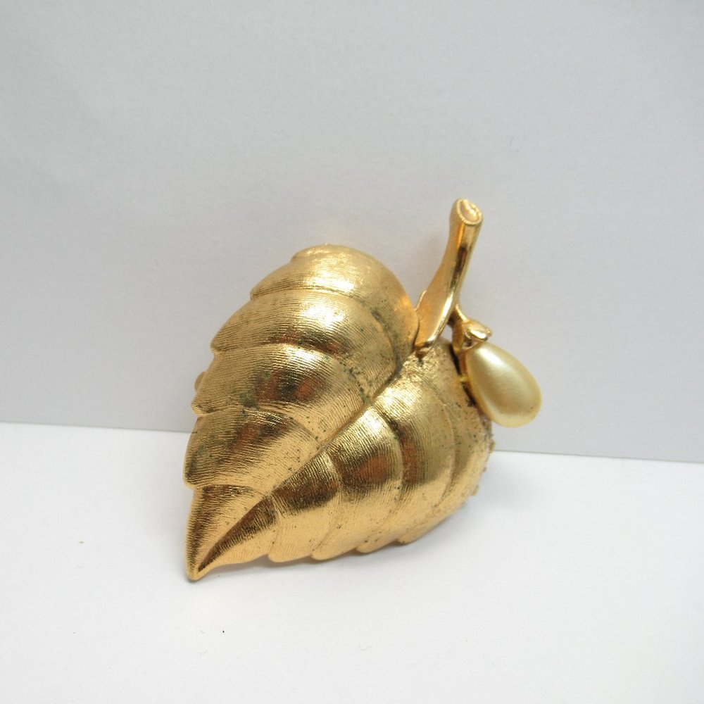 Avon Leaf Brooch with Pearl Accent